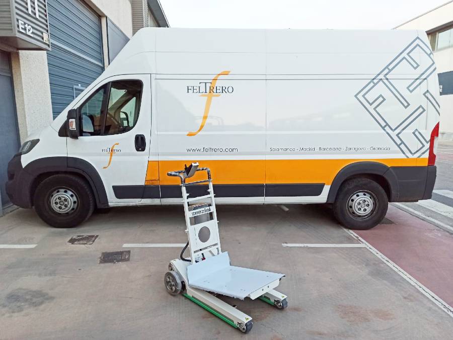 CEM entrega un Domino Automátic 400kg de Zonzini a Feltrero División Arte