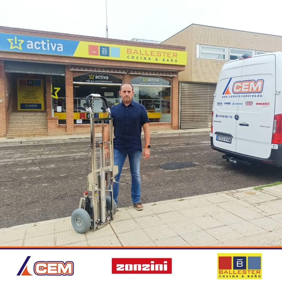 CEM Elevadores entrega una carretilla Buddy LIFT a Cocinas y Baños Ballester
