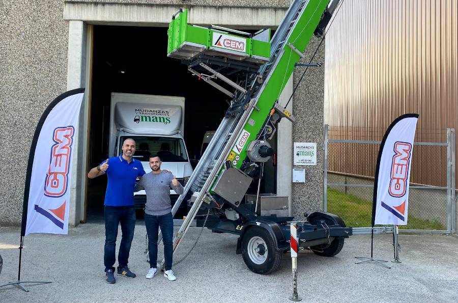 CEM entrega un elevador PAUS Easy Big 31 a Mudanzas Mans en Barcelona