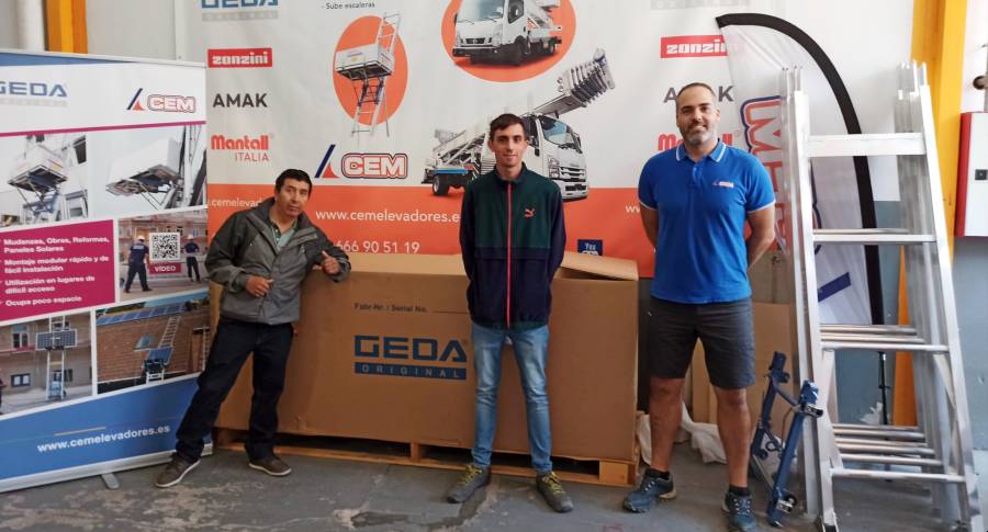 CEM Elevadores entrega un GEDA Solar Lift a la empresa Apliplem